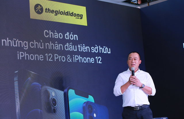 Đông nghịt khách từ online đến offline, Thế Giới Di Động là điểm nóng ngày mở bán Iphone12 tại Việt Nam - 3