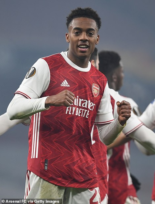 Khoảnh khắc kinh hoàng xe ô tô của sao Arsenal mất lái trên đường cao tốc - 5 Khoảnh khắc kinh hoàng xe ô tô của sao Arsenal mất lái trên đường cao tốc - 5