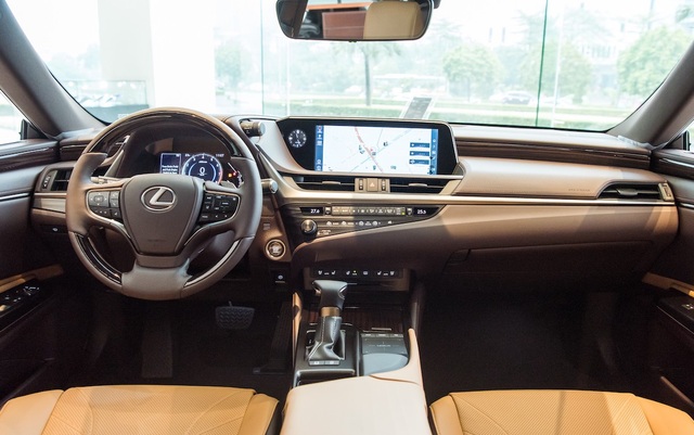Lexus ES 2021 về Việt Nam bổ sung trang bị an toàn, giá từ 2,54 tỷ đồng - 3 Lexus ES 2021 về Việt Nam bổ sung trang bị an toàn, giá từ 2,54 tỷ đồng - 3