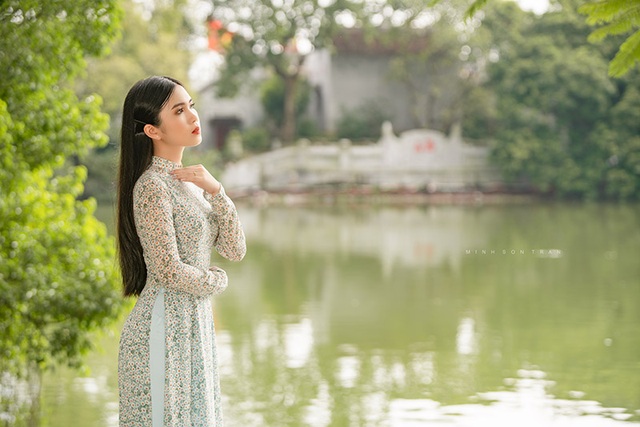 Thiếu nữ miền Tây diện áo dài thướt tha dạo bước giữa lòng Hà Nội - 3 Thiếu nữ miền Tây diện áo dài thướt tha dạo bước giữa lòng Hà Nội - 3
