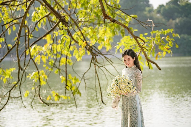 Thiếu nữ miền Tây diện áo dài thướt tha dạo bước giữa lòng Hà Nội - 6 Thiếu nữ miền Tây diện áo dài thướt tha dạo bước giữa lòng Hà Nội - 6