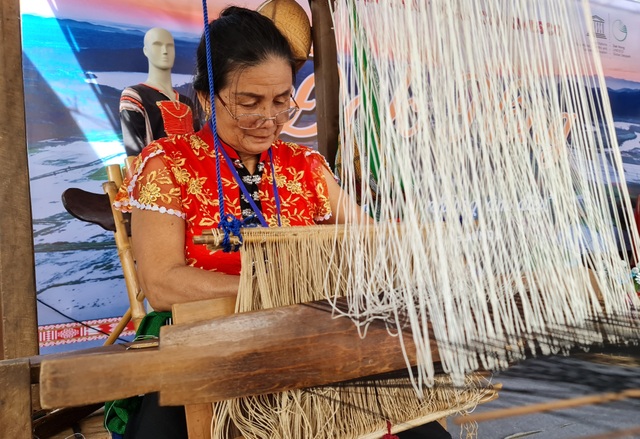 Làm sao để thổ cẩm Việt Nam thực sự được sống ? - 5 Làm sao để thổ cẩm Việt Nam thực sự được sống ? - 5