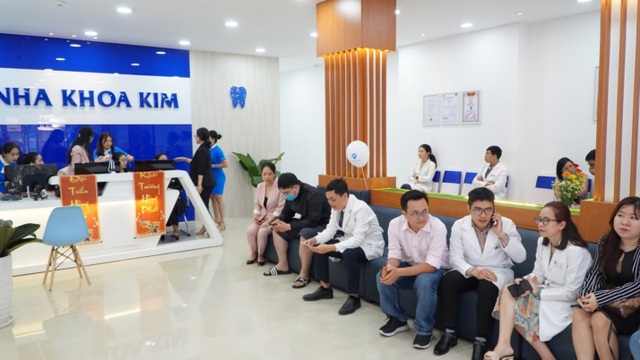 Nha Khoa Kim tưng bừng thay đổi diện mạo mới phòng khám Lê Văn Sỹ, TP. HCM - 3 Nha Khoa Kim tưng bừng thay đổi diện mạo mới phòng khám Lê Văn Sỹ, TP. HCM - 3
