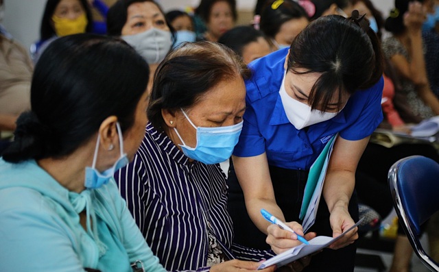 TPHCM ra quân vận động người dân tham gia bảo hiểm tự nguyện - 3 TPHCM ra quân vận động người dân tham gia bảo hiểm tự nguyện - 3