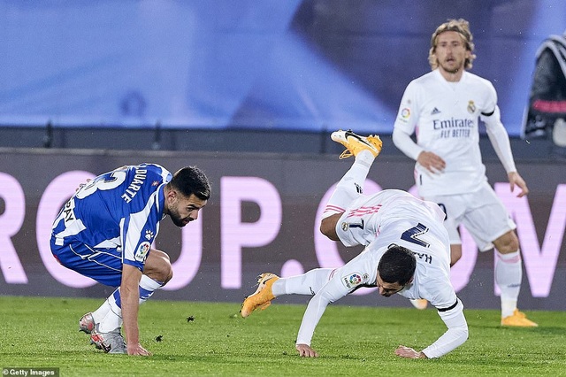 Real Madrid thua đau đớn Alaves ngay tại Bernabeu - 3 Real Madrid thua đau đớn Alaves ngay tại Bernabeu - 3