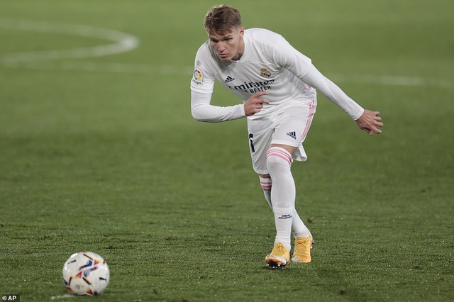 Real Madrid thua đau đớn Alaves ngay tại Bernabeu - 8 Real Madrid thua đau đớn Alaves ngay tại Bernabeu - 8