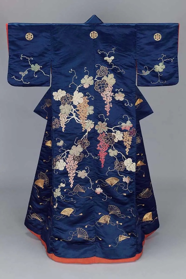 Chiêm ngưỡng họa tiết 4 mùa tuyệt sắc của kimono Nhật Bản - 10 Chiêm ngưỡng họa tiết 4 mùa tuyệt sắc của kimono Nhật Bản - 10