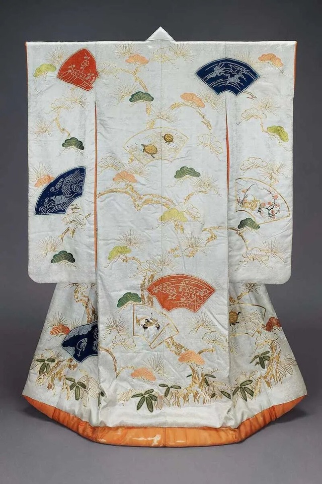 Chiêm ngưỡng họa tiết 4 mùa tuyệt sắc của kimono Nhật Bản - 13 Chiêm ngưỡng họa tiết 4 mùa tuyệt sắc của kimono Nhật Bản - 13