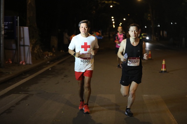 Ông Đoàn Ngọc Hải tiếp tục chinh phục giải chạy 42km ở Hà Nội - 3 Ông Đoàn Ngọc Hải tiếp tục chinh phục giải chạy 42km ở Hà Nội - 3