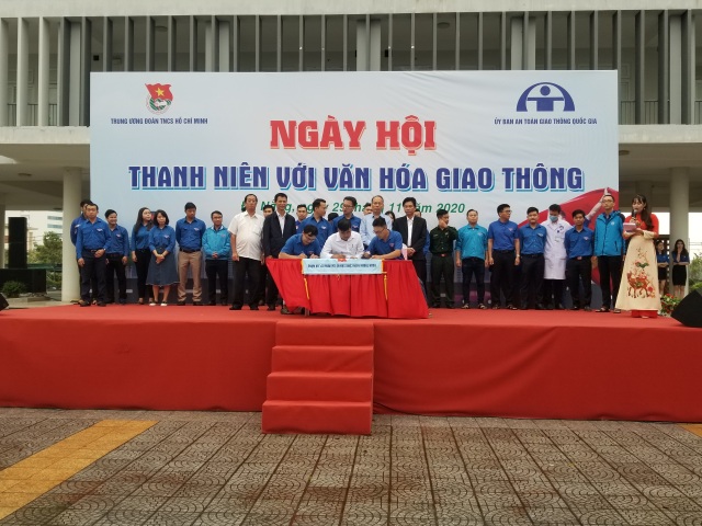 Tuổi trẻ Đà Nẵng hưởng ứng Ngày hội Thanh niên với văn hóa giao thông - 1 Tuổi trẻ Đà Nẵng hưởng ứng Ngày hội Thanh niên với văn hóa giao thông - 1