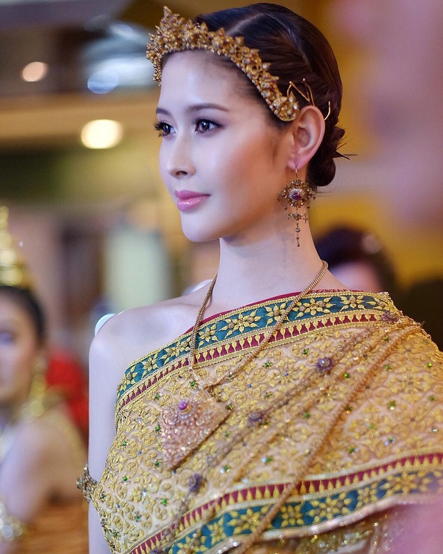 Ngoại hình xinh đẹp và gợi cảm của tân hoa hậu chuyển giới Thái Lan - 14 Ngoại hình xinh đẹp và gợi cảm của tân hoa hậu chuyển giới Thái Lan - 14