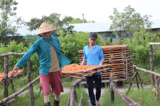 Nghề cá khô ở vùng biển Cà Mau vào mùa đón Tết - 3 Nghề cá khô ở vùng biển Cà Mau vào mùa đón Tết - 3