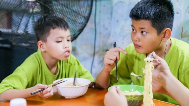 Đoàn lân của những đứa trẻ bụi đời - 12 Đoàn lân của những đứa trẻ bụi đời - 12