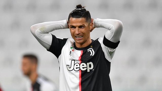 Bạn gái C.Ronaldo khoe dáng nóng bỏng trong trang phục thể thao - 5