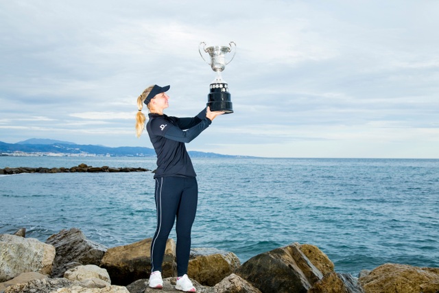 Tay golf nữ xinh đẹp lập kỷ lục sau chức vô địch Open de Espana - 2 Tay golf nữ xinh đẹp lập kỷ lục sau chức vô địch Open de Espana - 2