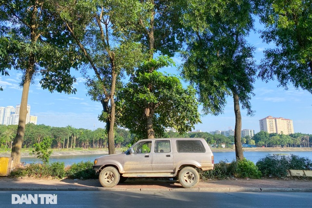 Bỏ tiền tỷ mua nhà, người Hà Nội phải cắn răng đỗ xế hộp trên vỉa hè - 5 Bỏ tiền tỷ mua nhà, người Hà Nội phải cắn răng đỗ xế hộp trên vỉa hè - 5