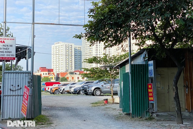 Bỏ tiền tỷ mua nhà, người Hà Nội phải cắn răng đỗ xế hộp trên vỉa hè - 9 Bỏ tiền tỷ mua nhà, người Hà Nội phải cắn răng đỗ xế hộp trên vỉa hè - 9