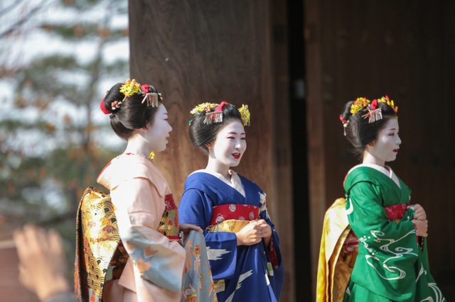 Trải nghiệm mặc kimono, trang điểm như một maiko thứ thiệt - 1 Trải nghiệm mặc kimono, trang điểm như một maiko thứ thiệt - 1