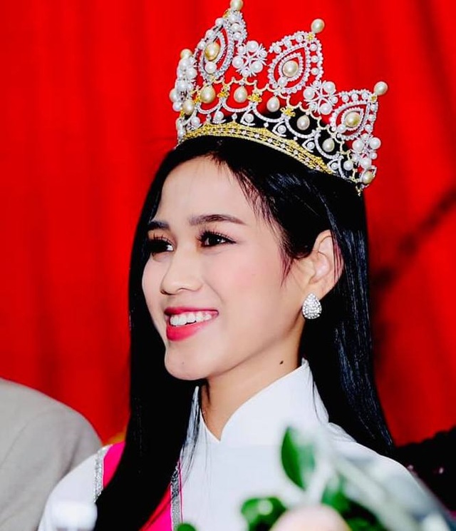 Người dân quê nhà chào đón tân hoa hậu Đỗ Thị Hà trở về - 1 Người dân quê nhà chào đón tân hoa hậu Đỗ Thị Hà trở về - 1