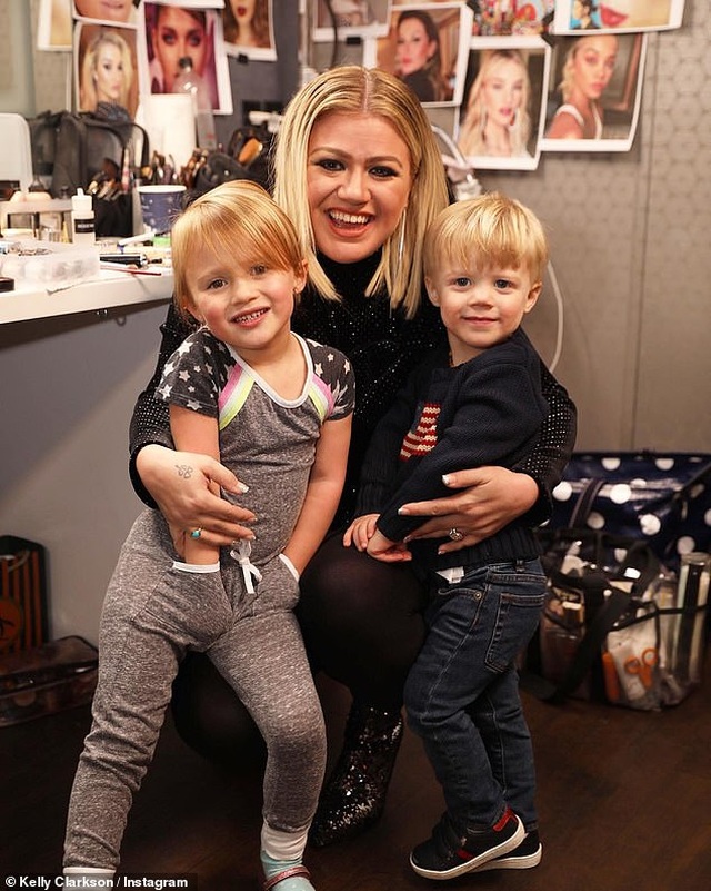 Chồng cũ của Kelly Clarkson đòi vợ chi gần 500 nghìn USD mỗi tháng
