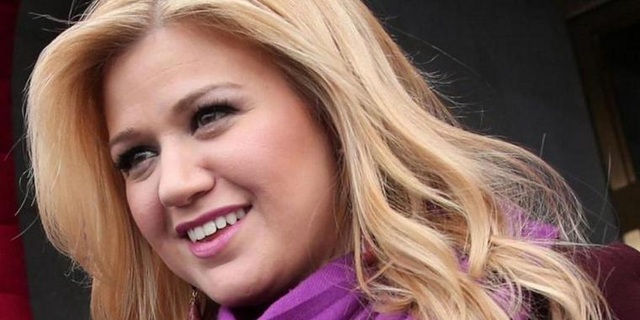 Chồng cũ của Kelly Clarkson đòi vợ chi gần 500 nghìn USD mỗi tháng