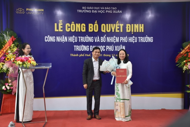 Trường Đại học Phú Xuân chính thức bổ nhiệm hiệu trưởng mới - 1 Trường Đại học Phú Xuân chính thức bổ nhiệm hiệu trưởng mới - 1