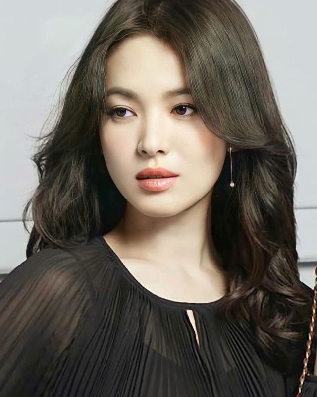 Song Hye Kyo đẹp rực rỡ và mặn mà sau ly hôn