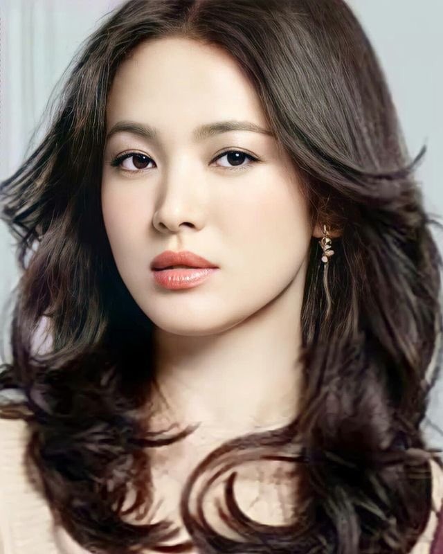 Song Hye Kyo đẹp rực rỡ và mặn mà sau ly hôn