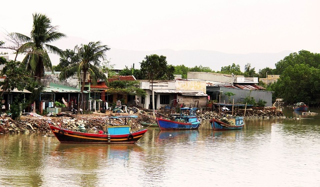 Khốn khổ hàng trăm hộ dân sống treo giữa phố tại Bình Định! - 2 Khốn khổ hàng trăm hộ dân sống treo giữa phố tại Bình Định! - 2