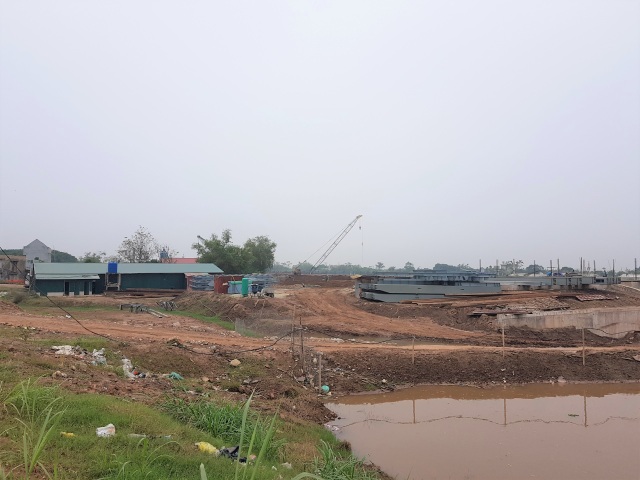 Nhóm phóng viên bị đối tượng lạ mặt đe dọa, lăng mạ, cản trở tác nghiệp - 1 Nhóm phóng viên bị đối tượng lạ mặt đe dọa, lăng mạ, cản trở tác nghiệp - 1