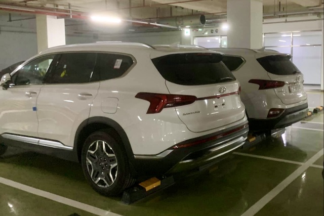 Hyundai SantaFe 2021 xuất hiện tại Việt Nam, hãng chưa có kế hoạch ra mắt - 2 Hyundai SantaFe 2021 xuất hiện tại Việt Nam, hãng chưa có kế hoạch ra mắt - 2