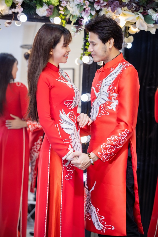 Dàn sao truyền hình đọ dáng với áo dài - 1 Dàn sao truyền hình đọ dáng với áo dài - 1