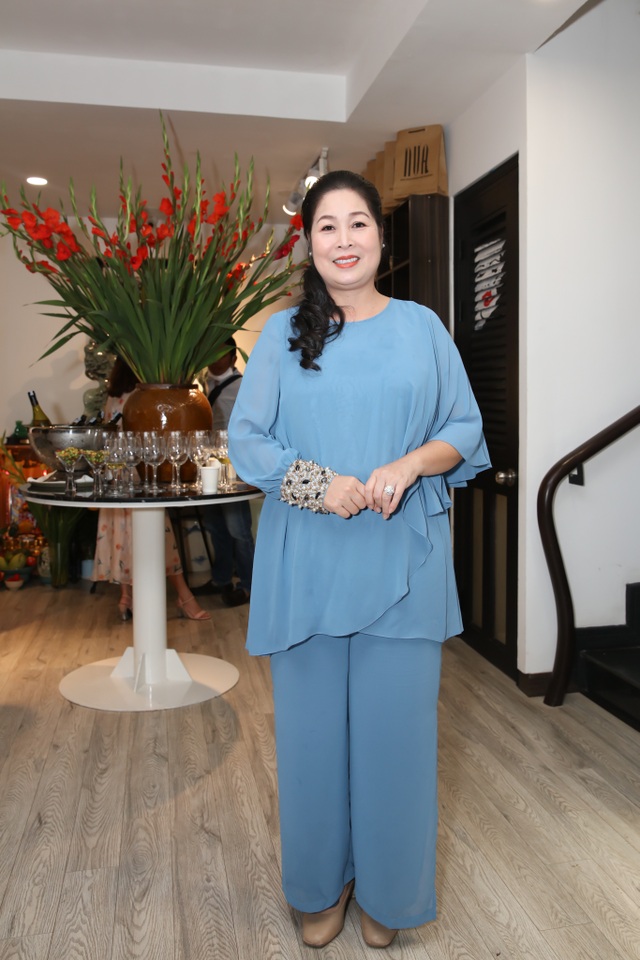 Dàn sao Việt đến chúc mừng Võ Việt Chung nhận Huân chương Lao động - 4 Dàn sao Việt đến chúc mừng Võ Việt Chung nhận Huân chương Lao động - 4