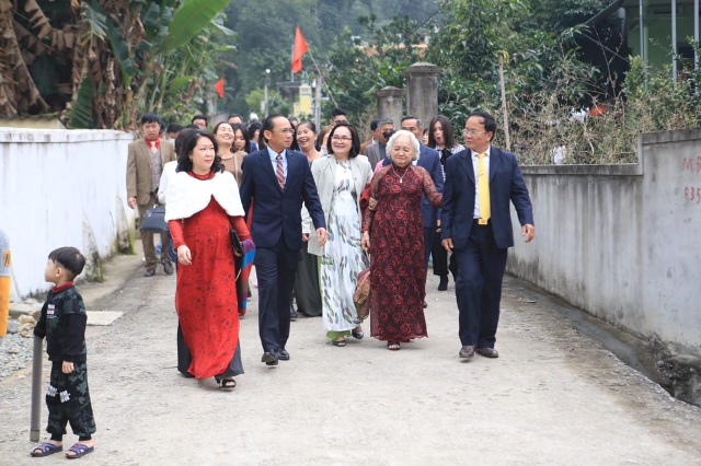 Xuan Truong and Van Toan's Parents Attended Cong Phuong's Wedding Ceremony - 4