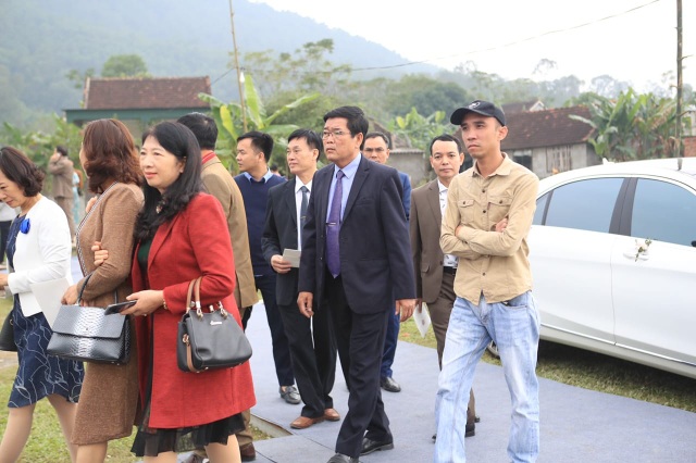 Xuan Truong and Van Toan's Parents Attended Cong Phuong's Wedding Ceremony - 5