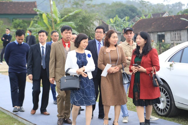 Xuan Truong and Van Toan's Parents Attended Cong Phuong's Wedding Ceremony - 6