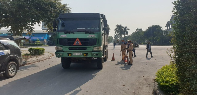 Quảng Ninh: Xe quá tải tấn công QL 18 - 2 Quảng Ninh: Xe quá tải tấn công QL 18 - 2