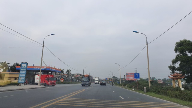 Quảng Ninh: Xe quá tải tấn công QL 18 - 4 Quảng Ninh: Xe quá tải tấn công QL 18 - 4