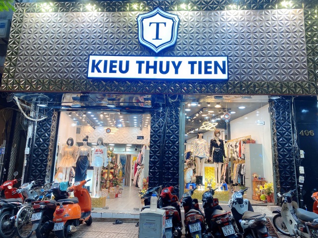 Thời trang Kiều Thủy Tiên làm xiêu lòng phái đẹp với loạt sản phẩm thời trang hiện đại và đầy quyến rũ - 1 Thời trang Kiều Thủy Tiên làm xiêu lòng phái đẹp với loạt sản phẩm thời trang hiện đại và đầy quyến rũ - 1