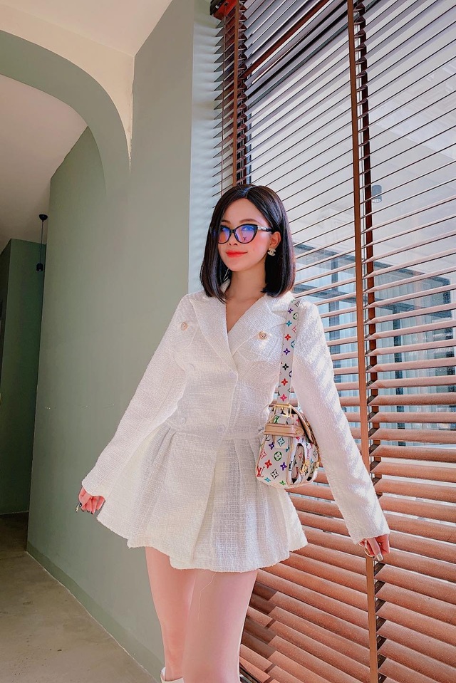 Thời trang Kiều Thủy Tiên làm xiêu lòng phái đẹp với loạt sản phẩm thời trang hiện đại và đầy quyến rũ - 4 Thời trang Kiều Thủy Tiên làm xiêu lòng phái đẹp với loạt sản phẩm thời trang hiện đại và đầy quyến rũ - 4