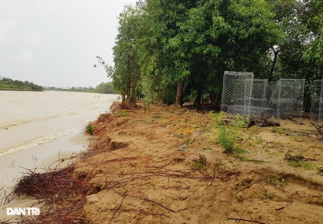 Văn bản lạ gây phẫn nộ tại TP Nha Trang: Biển nước làm lộ sự quan liêu! - 4 Văn bản lạ gây phẫn nộ tại TP Nha Trang: Biển nước làm lộ sự quan liêu! - 4