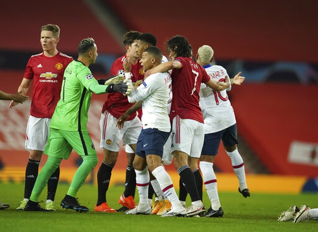 Man Utd 1-3 PSG: Neymar lập cú đúp, Fred bị đuổi - 12 Man Utd 1-3 PSG: Neymar lập cú đúp, Fred bị đuổi - 12