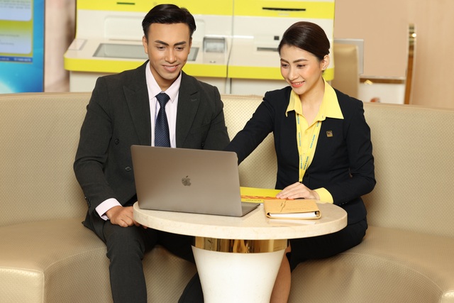 Dịch vụ xuất sắc - đòn bẩy giúp ngân hàng phát triển bền vững - 1 Dịch vụ xuất sắc - đòn bẩy giúp ngân hàng phát triển bền vững - 1