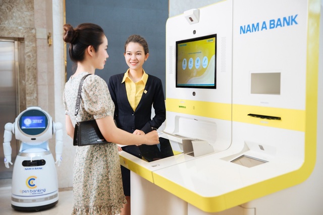 Dịch vụ xuất sắc - đòn bẩy giúp ngân hàng phát triển bền vững - 2 Dịch vụ xuất sắc - đòn bẩy giúp ngân hàng phát triển bền vững - 2