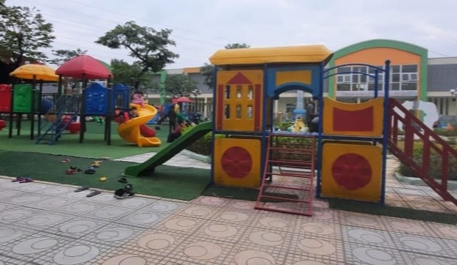 Hà Nội: Bé mầm non 4 tuổi nguy kịch sau giờ chơi ngoài trời ở trường - 1 Hà Nội: Bé mầm non 4 tuổi nguy kịch sau giờ chơi ngoài trời ở trường - 1