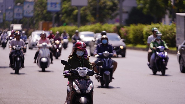 TPHCM: Cảnh báo trong ba ngày 4-6/12, tia cực tím có nguy cơ gây hại cao - 1