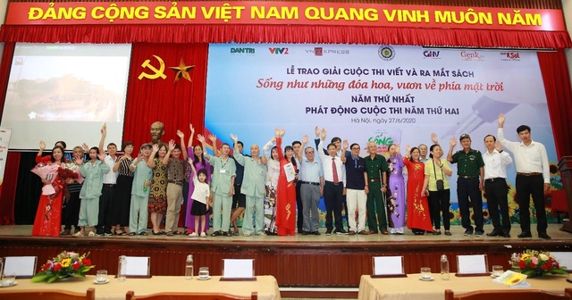 Thể lệ cuộc thi viết sống như những đóa hoa, vươn về phía mặt trời năm thứ 2 - 1 Thể lệ cuộc thi viết sống như những đóa hoa, vươn về phía mặt trời năm thứ 2 - 1