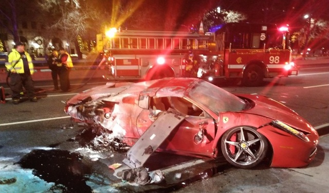 Thanh niên 22 tuổi ôm cua làm lật úp rồi bốc cháy siêu xe Ferrari đi thuê - 2 Thanh niên 22 tuổi ôm cua làm lật úp rồi bốc cháy siêu xe Ferrari đi thuê - 2