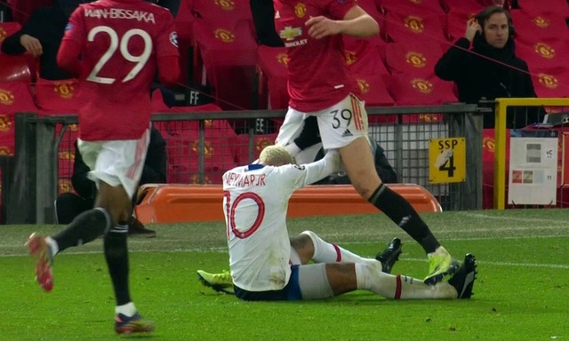 Hành động cực xấu của ngôi sao Man Utd khiến Neymar nổi điên - 5 Hành động cực xấu của ngôi sao Man Utd khiến Neymar nổi điên - 5