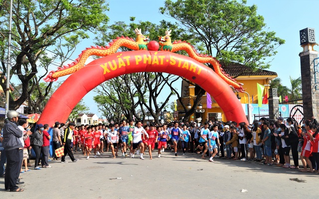Hơn 700 người dân cùng du khách chạy Vì Di sản Văn hóa Hội An - 1 Hơn 700 người dân cùng du khách chạy Vì Di sản Văn hóa Hội An - 1